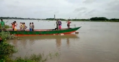 চার দিন পরে মধুমতি নদীতে নিখোঁজ শ্রমিকের মরদেহ উদ্ধার চার দিন পরে মধুমতি নদীতে নিখোঁজ শ্রমিকের মরদেহ উদ্ধার